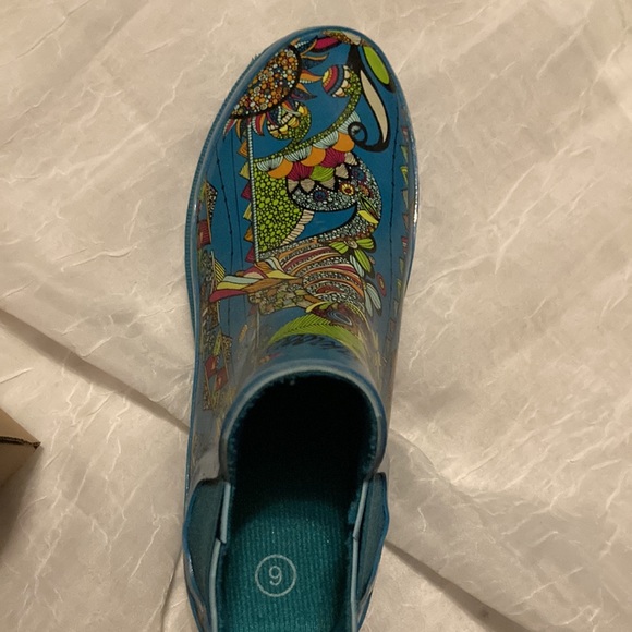 Sakroots short (ankle height) rain boots - Picture 6 of 12